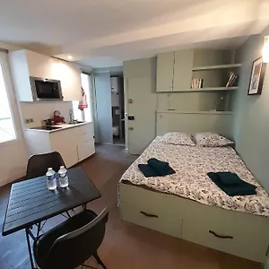 Studio Equipe Metro Abbesses A Montmartre Paris